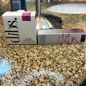 Set Dibs beauty The Duet Baked blush & Glowtour Duo. Nib
